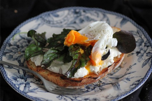 poached-eggs-10-528x352.jpg?v=undefined